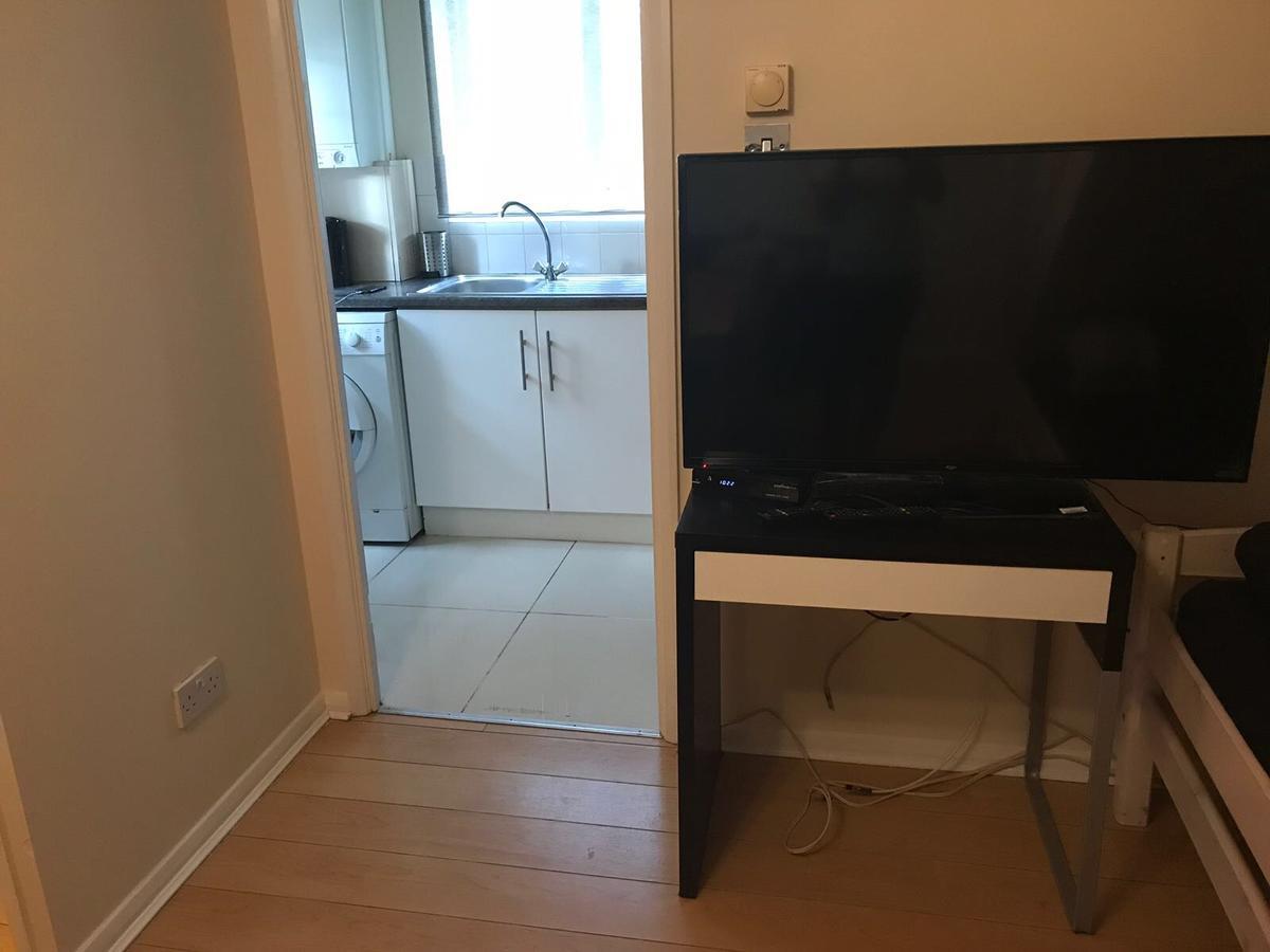 Waltham Abbey Private Property 외부 사진
