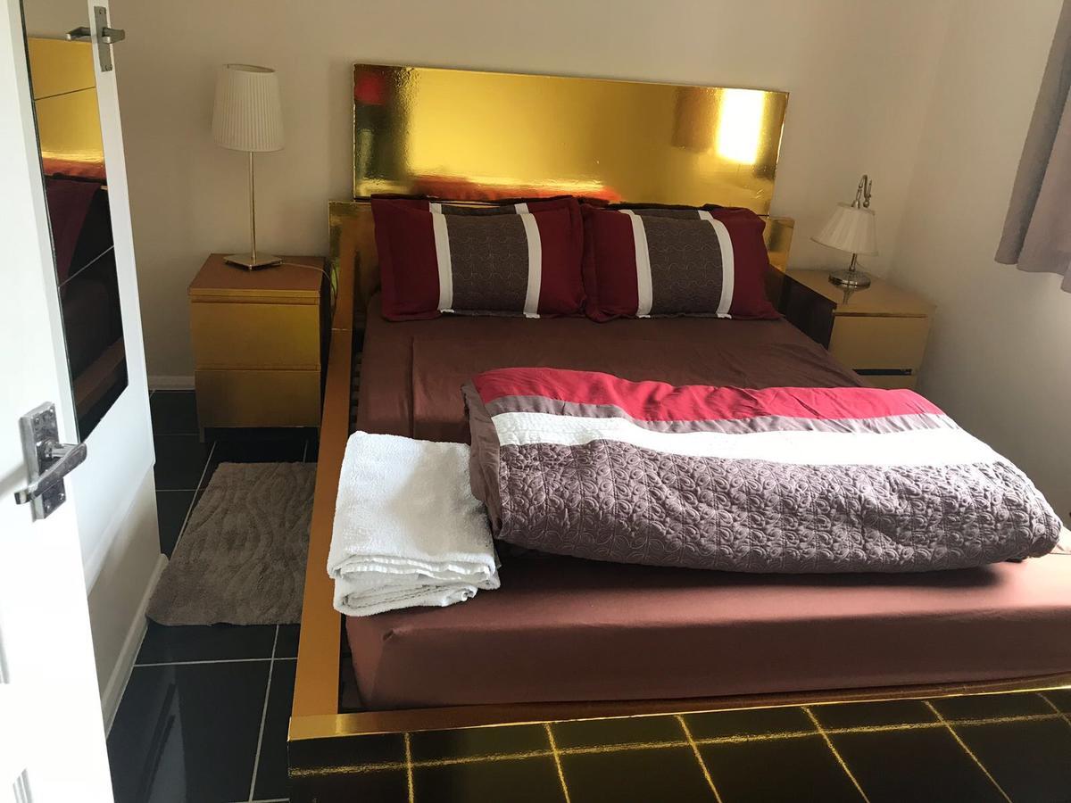 Waltham Abbey Private Property 외부 사진